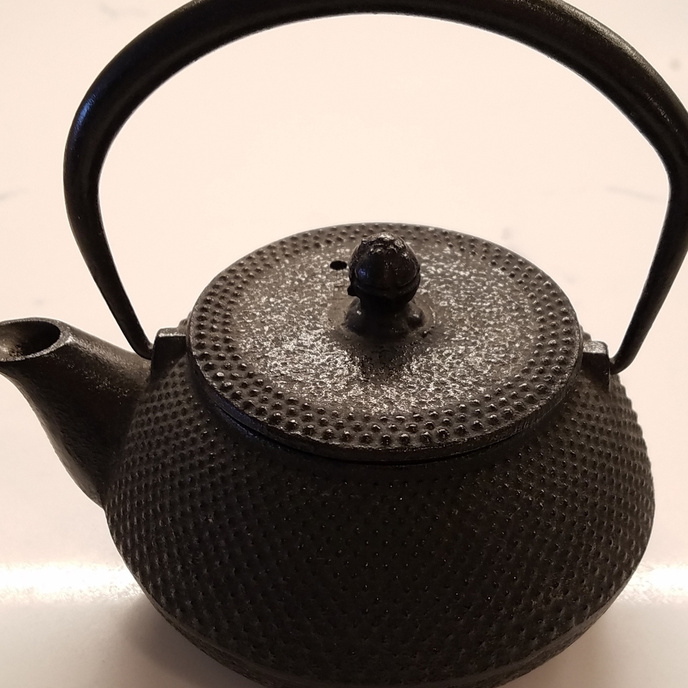 🥝2 for $18🥝 small teapot-cast iron